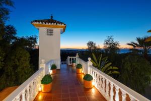 Balkón alebo terasa v ubytovaní Large Family Villa 500m From Beach with Stunning Views