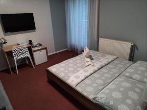Postel nebo postele na pokoji v ubytování Hotel Boršičanka