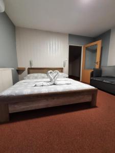Postel nebo postele na pokoji v ubytování Hotel Boršičanka