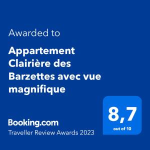 Appartement Clairière des Barzettes avec vue magnifiqueに飾ってある許可証、賞状、看板またはその他の書類