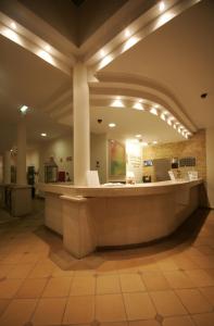 a lobby of a hotel with a reception counter at Colina Verde Resort in Moncarapacho