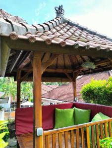 Balkón nebo terasa v ubytování Kaia Lovina Guest House