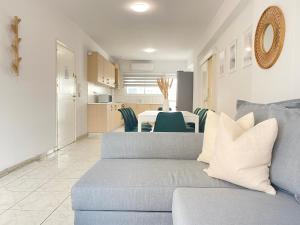 een woonkamer met een blauwe bank en een tafel bij Phaedrus Living Down Town Flat Stephania 302 in Limassol