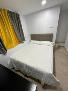 Postel nebo postele na pokoji v ubytování Hotel Uptown Semenyih