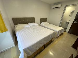 Postel nebo postele na pokoji v ubytování Hotel Uptown Semenyih