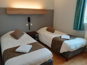 Postel nebo postele na pokoji v ubytování Hôtel Acacia Nancy sud Lunéville