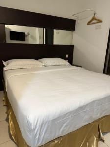 Postel nebo postele na pokoji v ubytování Uptown Chinatown