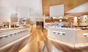 A cozinha ou cozinha compacta de Hipotels Playa de Palma Palace&Spa