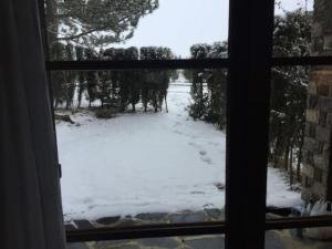 Obiekt Preciosa casa con jardín y piscina zimą