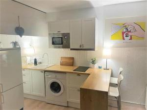 Kuchnia lub aneks kuchenny w obiekcie Preciosa casa con jardín y piscina