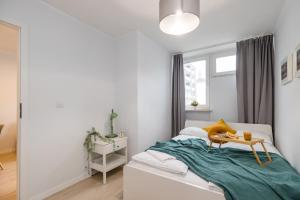 Posteľ alebo postele v izbe v ubytovaní ShortStayPoland Grzybowska (B73)