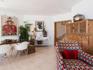Posezení v ubytování VILLA LANTANA Lujo y estilo con vistas únicas al puerto de Mahón