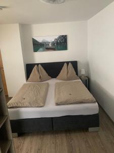 Postel nebo postele na pokoji v ubytování Pension Mühle + 24 fotografií
