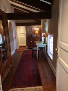 A kitchen or kitchenette at East Wind
