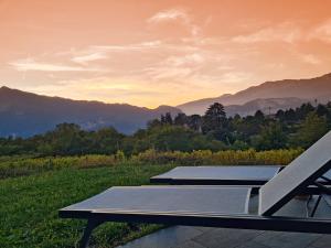 a picnic table with a view of the mountains at Agritur Ponte Alto in Trento