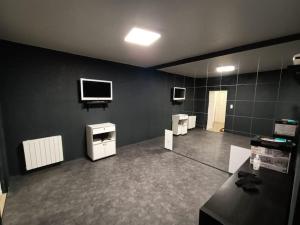 Telewizja i/lub zestaw kina domowego w obiekcie Grande, belle maison de ville idéale 24 h du Mans