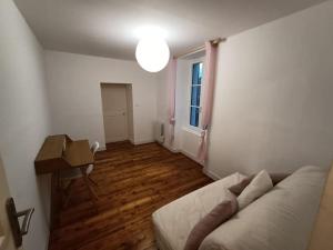 Część wypoczynkowa w obiekcie Grande, belle maison de ville idéale 24 h du Mans