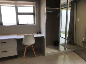 Φωτογραφία από το άλμπουμ του Exquisite one bedroomed apartment - 2043 σε Bulawayo