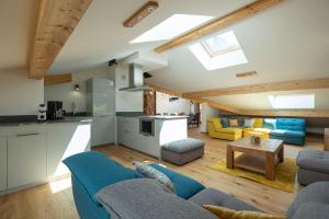 Kuchyňa alebo kuchynka v ubytovaní Les 3 Sophies - Magnifique chalet pour 1 à 8 personnes proche des remontées mécaniques des prodains
