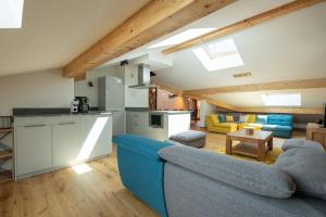 Kuchyňa alebo kuchynka v ubytovaní Les 3 Sophies - Magnifique chalet pour 1 à 8 personnes proche des remontées mécaniques des prodains