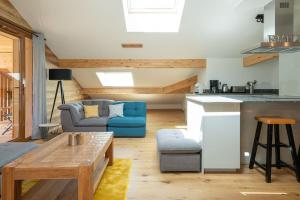 Kuchyňa alebo kuchynka v ubytovaní Les 3 Sophies - Magnifique chalet pour 1 à 8 personnes proche des remontées mécaniques des prodains