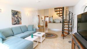 TV a/nebo společenská místnost v ubytování Residencial El Cortijo