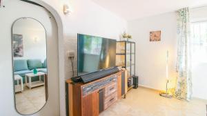TV a/nebo společenská místnost v ubytování Residencial El Cortijo