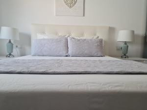 Łóżko lub łóżka w pokoju w obiekcie Fabulous Villa Mabel