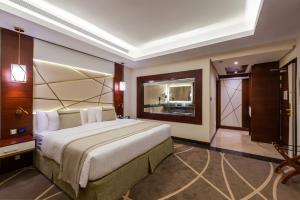 Postel nebo postele na pokoji v ubytování Blue Diamond Hotel Jeddah
