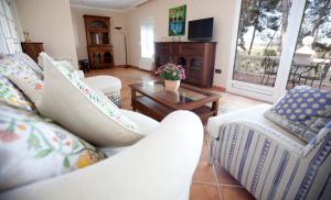 a living room with two couches and a coffee table at Casa de La Campana in Cieza