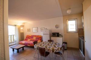 Zdjęcie z galerii obiektu Nice 45m with terrace in Fréjus w Fréjus