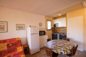 Zdjęcie z galerii obiektu Nice 45m with terrace in Fréjus w Fréjus