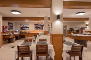 Restoran atau tempat lain untuk makan di Hotel Encamp by Nexta