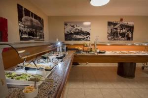 Makanan di atau berdekatan hotel