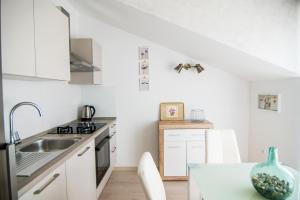 Kuchyňa alebo kuchynka v ubytovaní Apartments Up&Up