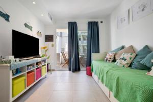 A television and/or entertainment centre at Garden 128