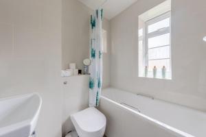 Kylpyhuone majoituspaikassa Stylish and Central 1 Bedroom Flat in Maida Vale