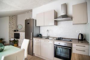 Kuchyňa alebo kuchynka v ubytovaní Apartments Up&Up