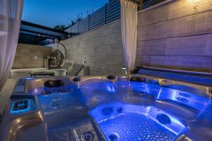 Fotografia z galérie ubytovania Villa Marassi with Heated Pool, Hot Tub and Sauna v destinácii Crikvenica