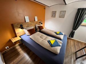 En eller flere senge i et værelse på Billund-BnB ApS