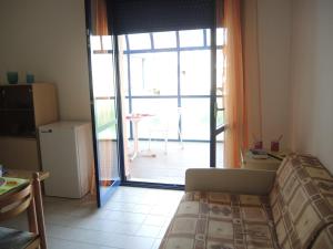 A seating area at Modern apartment near the beach - Beahost Rentals
