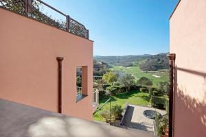 A balcony or terrace at Appartamento Pasqua - Arenzanohost