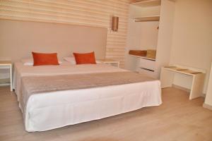 Postel nebo postele na pokoji v ubytování Ouril Hotel Julia