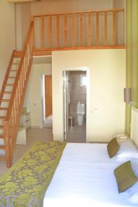 Postel nebo postele na pokoji v ubytování Ouril Hotel Julia