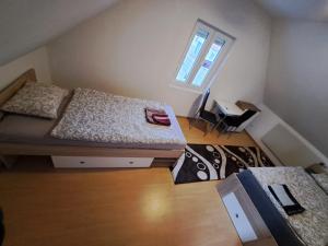 Łóżko lub łóżka w pokoju w obiekcie HostelHollabrunn