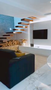 Uma TV ou centro de entretenimento em Pé na Areia