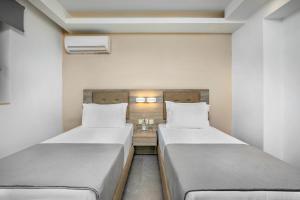 Кровать или кровати в номере NewStory Suites Possidi