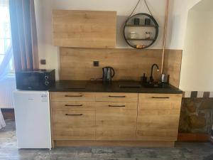 Kuchyňa alebo kuchynka v ubytovaní Vila Lucia - Apartmán 2