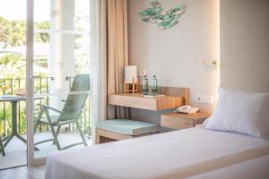 Cama ou camas em um quarto em Blau Colònia Sant Jordi