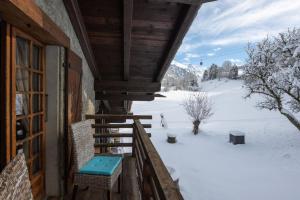 Chalet Falcon - Luxury Swiss Retreat with Hot-Tub v zimě